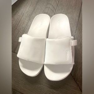 Like New Vionic White Slides size 7.5 Women